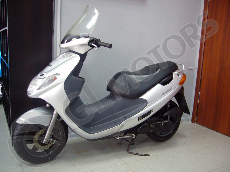 Скутеры address. Suzuki address 110. Мопед Suzuki address 110. Scooter Suzuki v110 adress. Suzuki address 110 50 кубов.