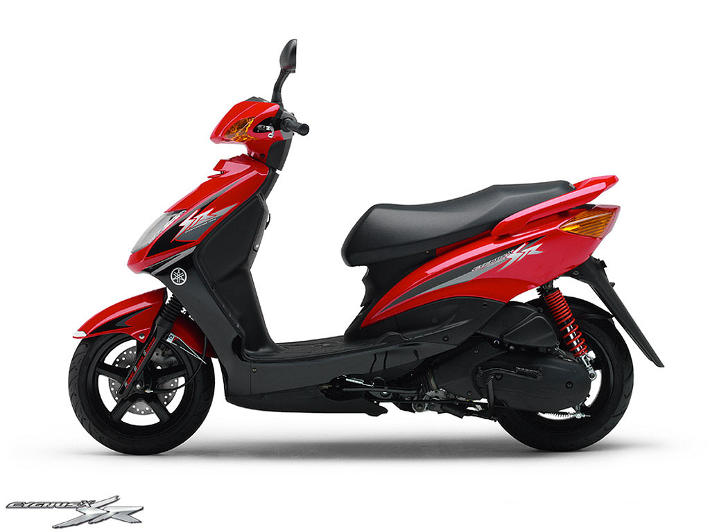 Купить скутер петербурге. Yamaha Scooter 50. Yamaha Axis скутер 50 кубов. Японский скутер Ямаха 12. Скутер Ямаха d1200.